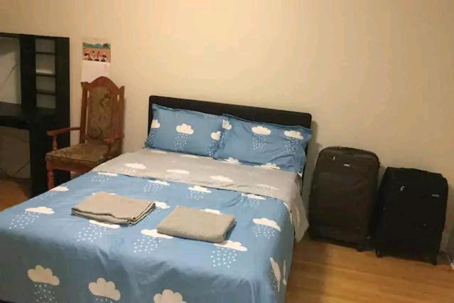 Private 5 Min Finch West Subway - York Guest house *