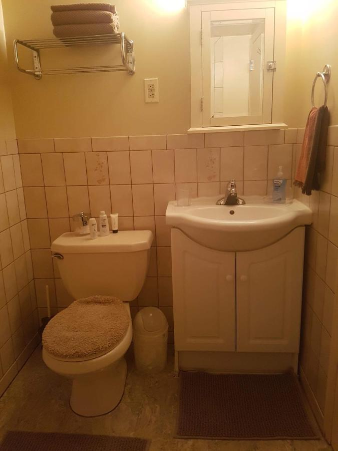 Private Close To Airport Pearson