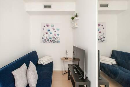 Luxurious With A Lake View Apartment