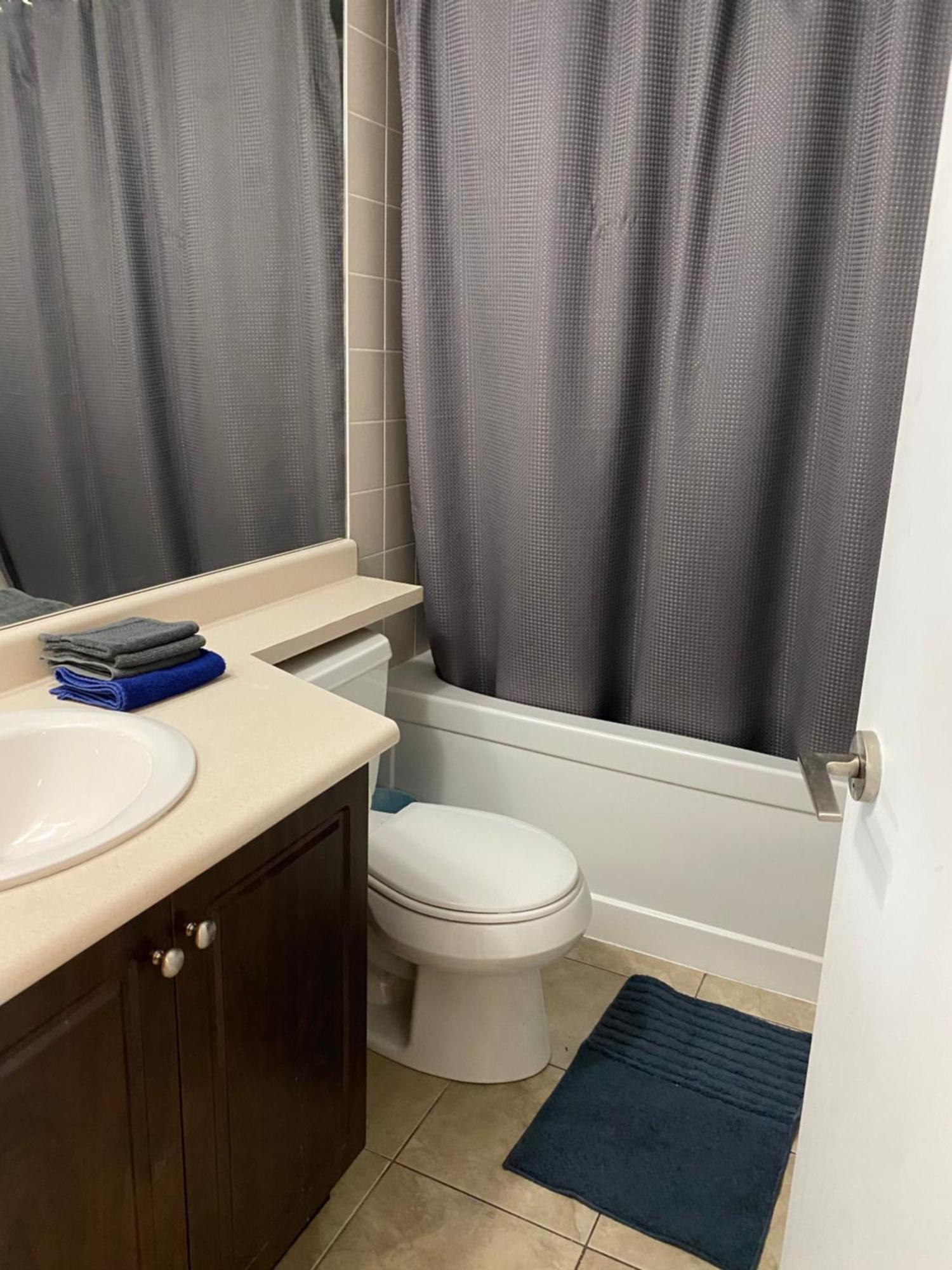 Downtown 2 Bedroom Families Only Sleeps 5