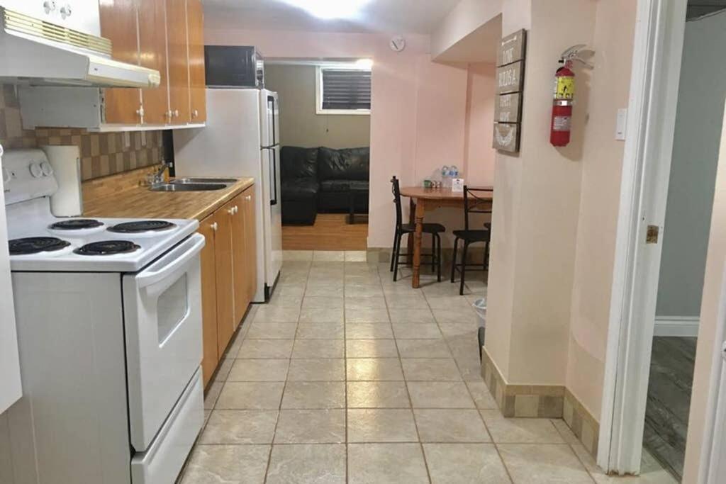 Private Bsmt With Sep. Entrance And Free Parking Apartment