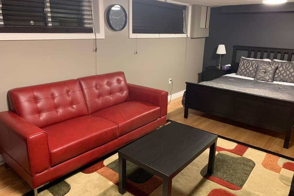 Apartment Private Bsmt With Sep. Entrance And Free Parking *