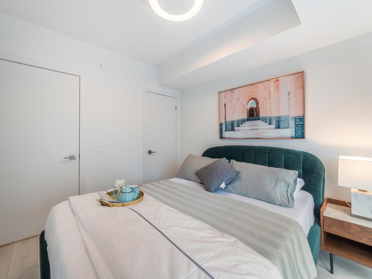 Designer 1br + Study In Coveted Yorkville Apartment *