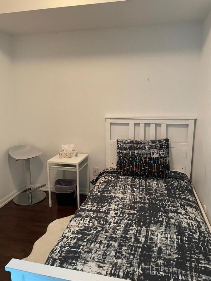 Downtown 2 Bedroom Families Only Sleeps 5 Apartment Toronto