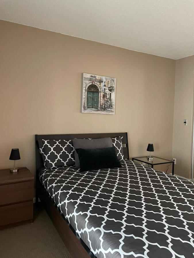 Downtown 2 Bedroom Families Only Sleeps 5 Apartment *