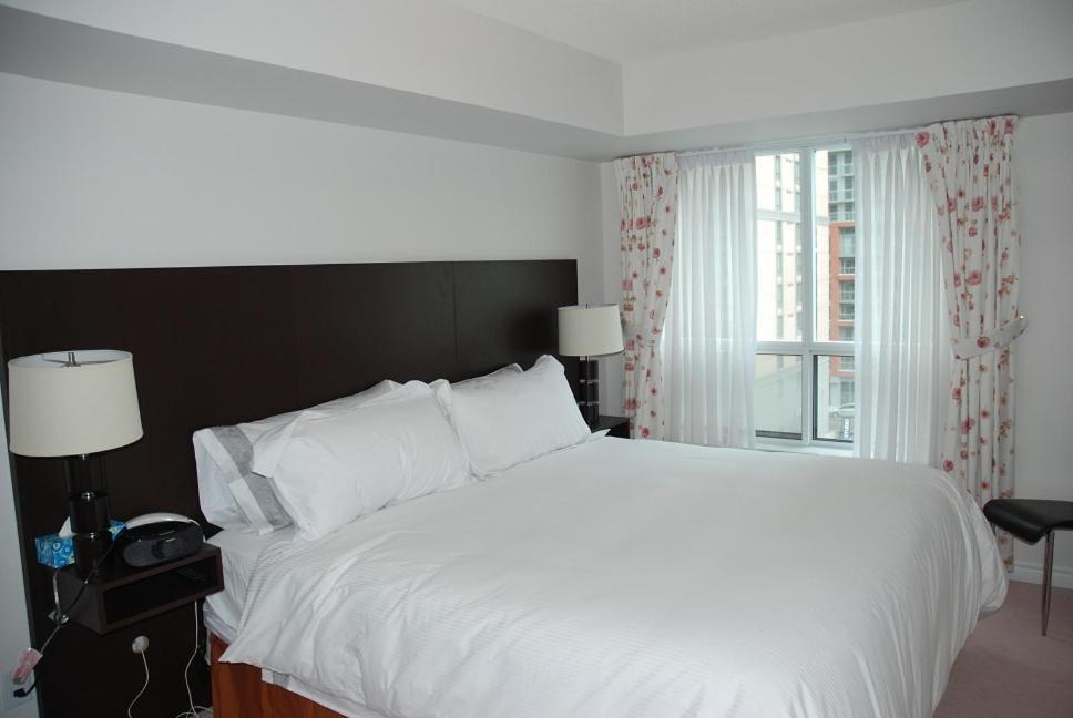 Apartment Luxury - Qwest Toronto