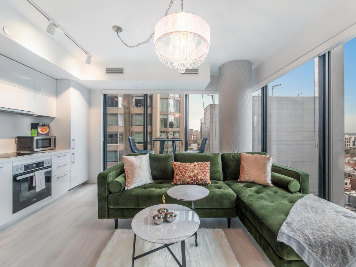 Designer 1br + Study In Coveted Yorkville Apartment