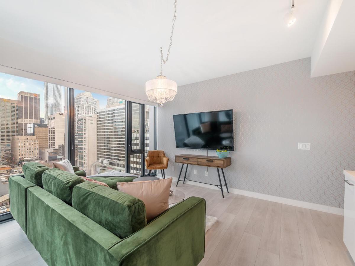 Designer 1br + Study In Coveted Yorkville Apartment Toronto