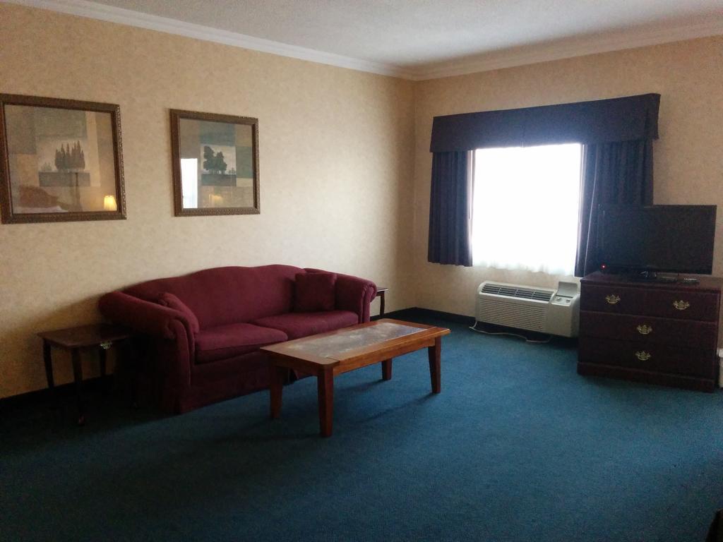 Days By Wyndham East Lakeview 3*