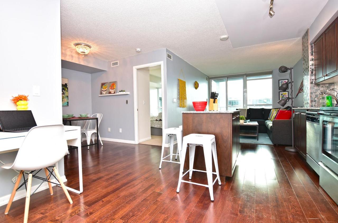 Downtown Condo, Free Parking & Amenities