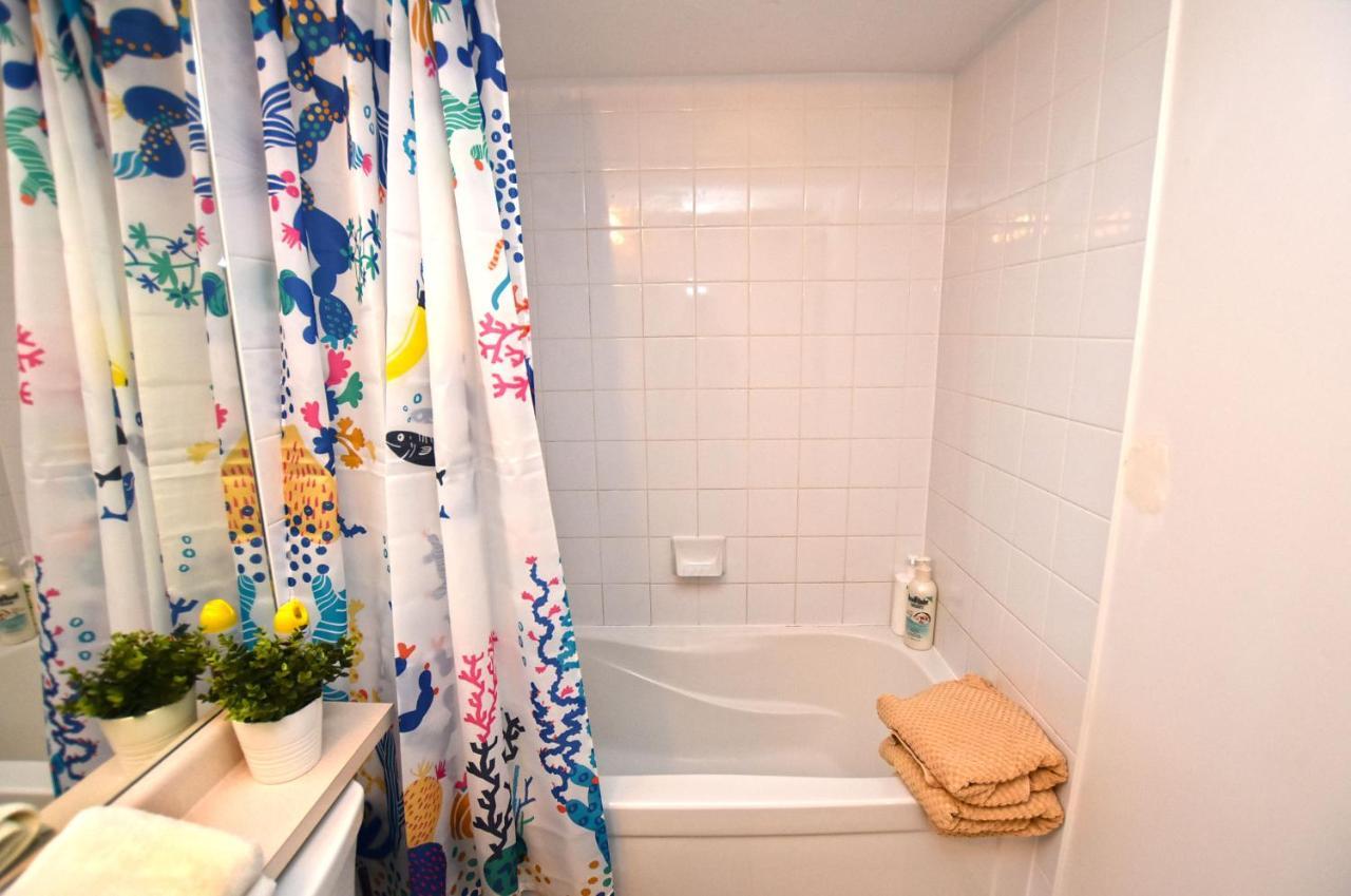 Apartment Downtown Condo, Free Parking & Amenities Toronto