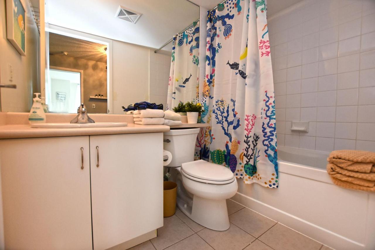 Downtown Condo, Free Parking & Amenities