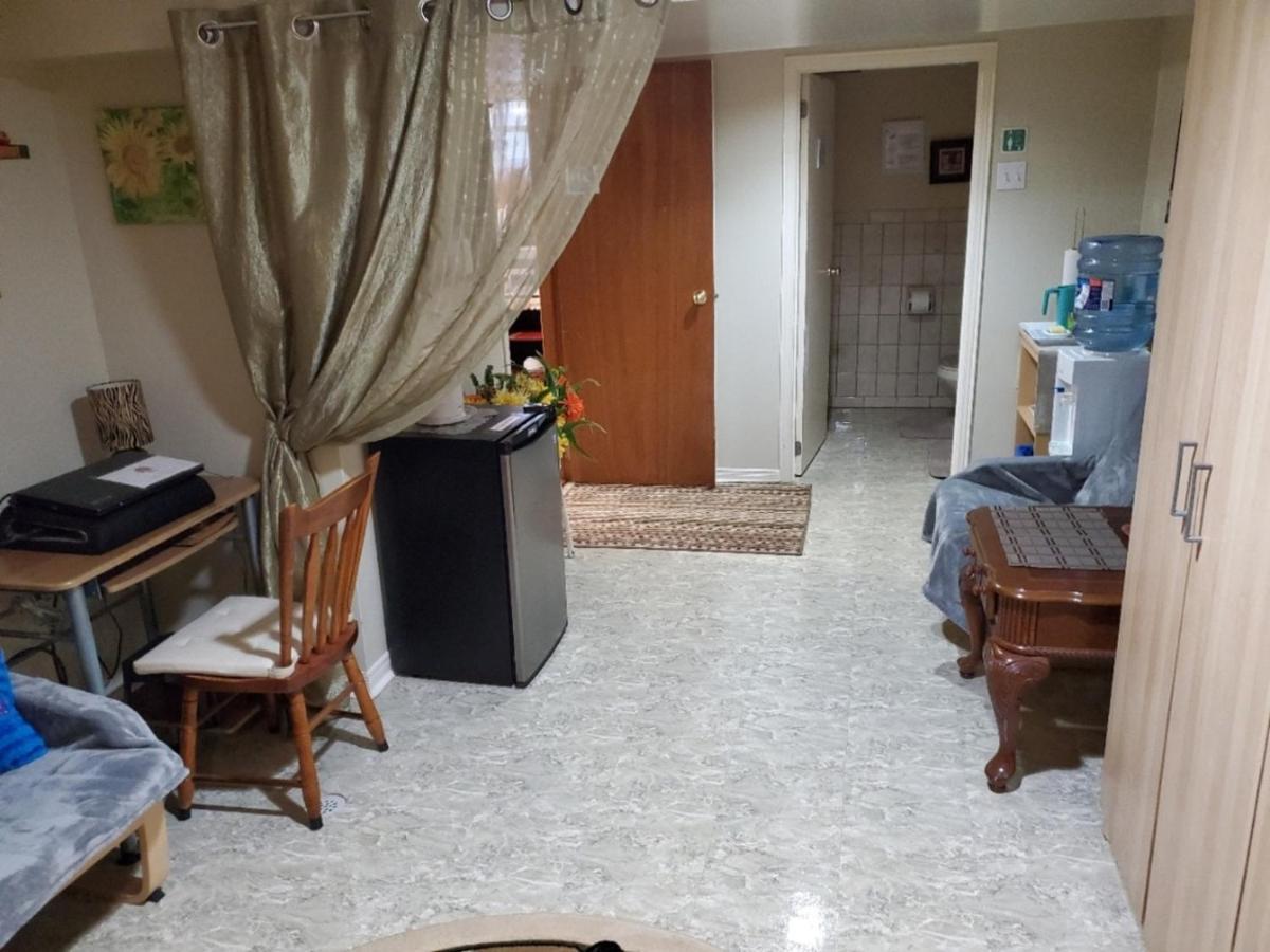 Private Close To Airport Pearson * Toronto