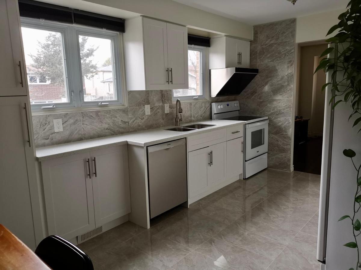 Private In House In North York Shared Kitchen Guest house