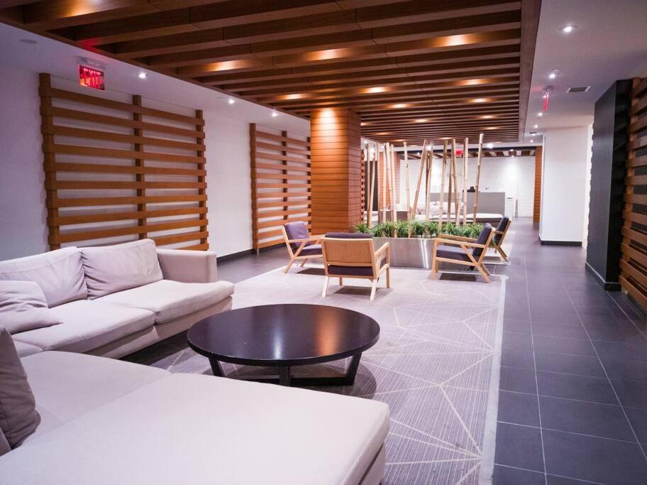Apartment Luxury 2br Downtown W/ Cn Tower View *