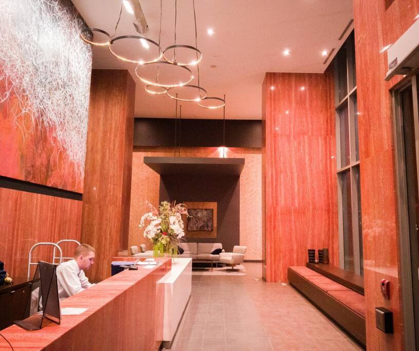 Luxury 2br Downtown W/ Cn Tower View Apartment *