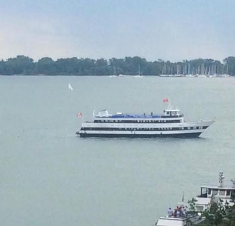 Lakeside Haven: Harbourfront With Million-dollar Views Toronto