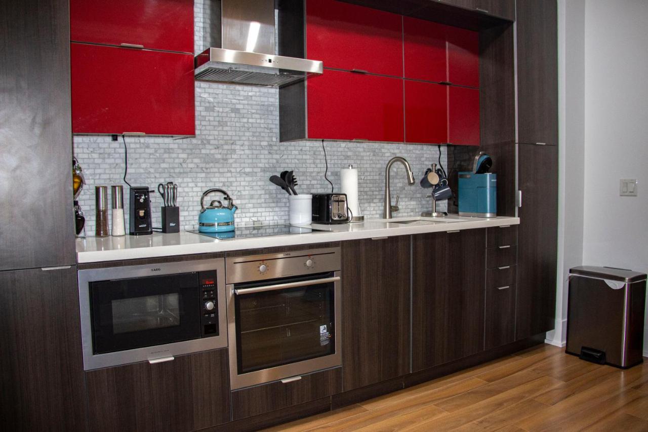 Apartment Downtown High-rise Condo- Cn Tower View *