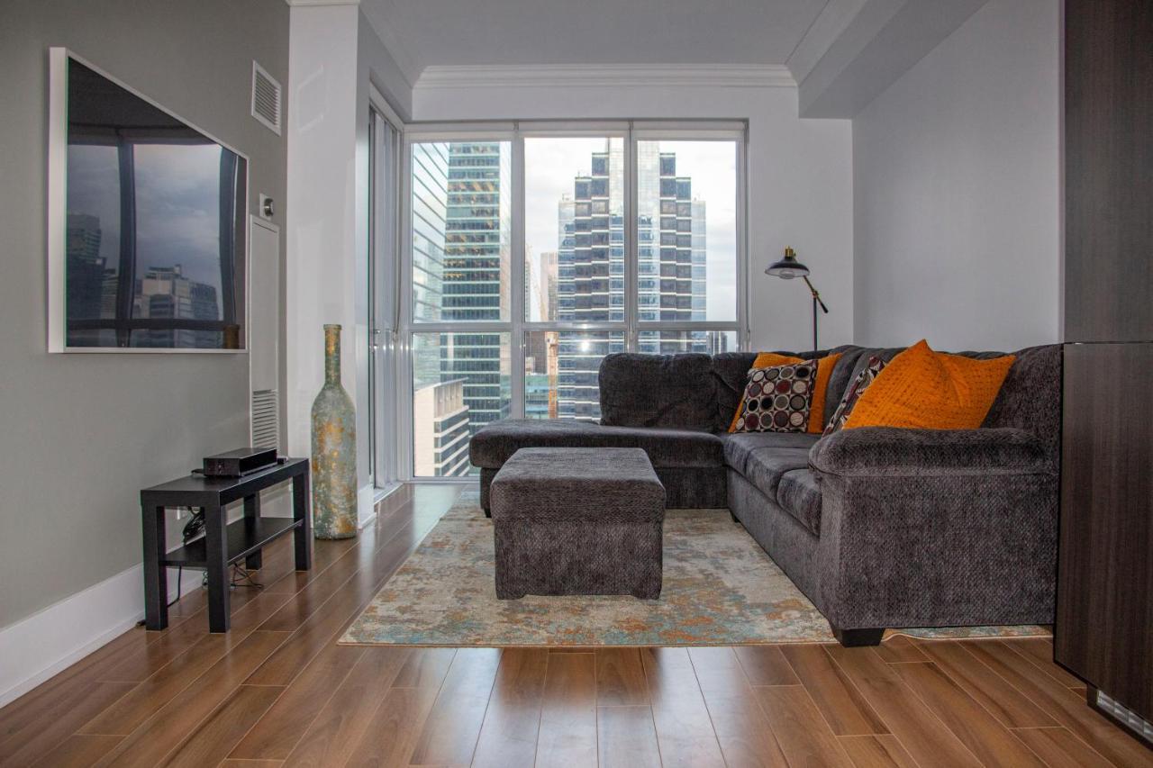 Downtown High-rise Condo- Cn Tower View Apartment