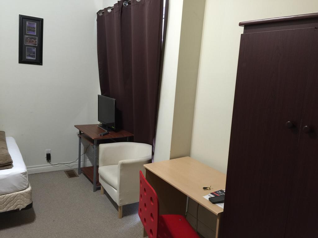 Guest house Adas Toronto