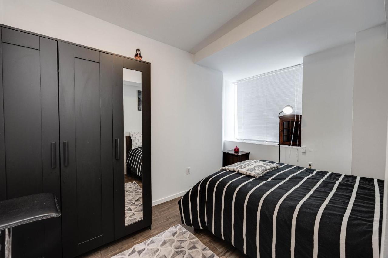 Bright Parkdale Court - Little Portugal W/ Free Parking Apartment
