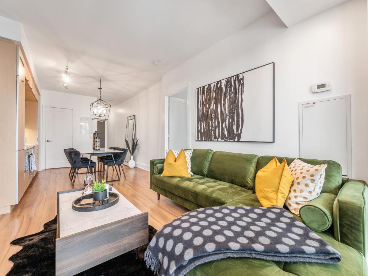Designer 2br + Study Condo, Ed - Cn Tower View