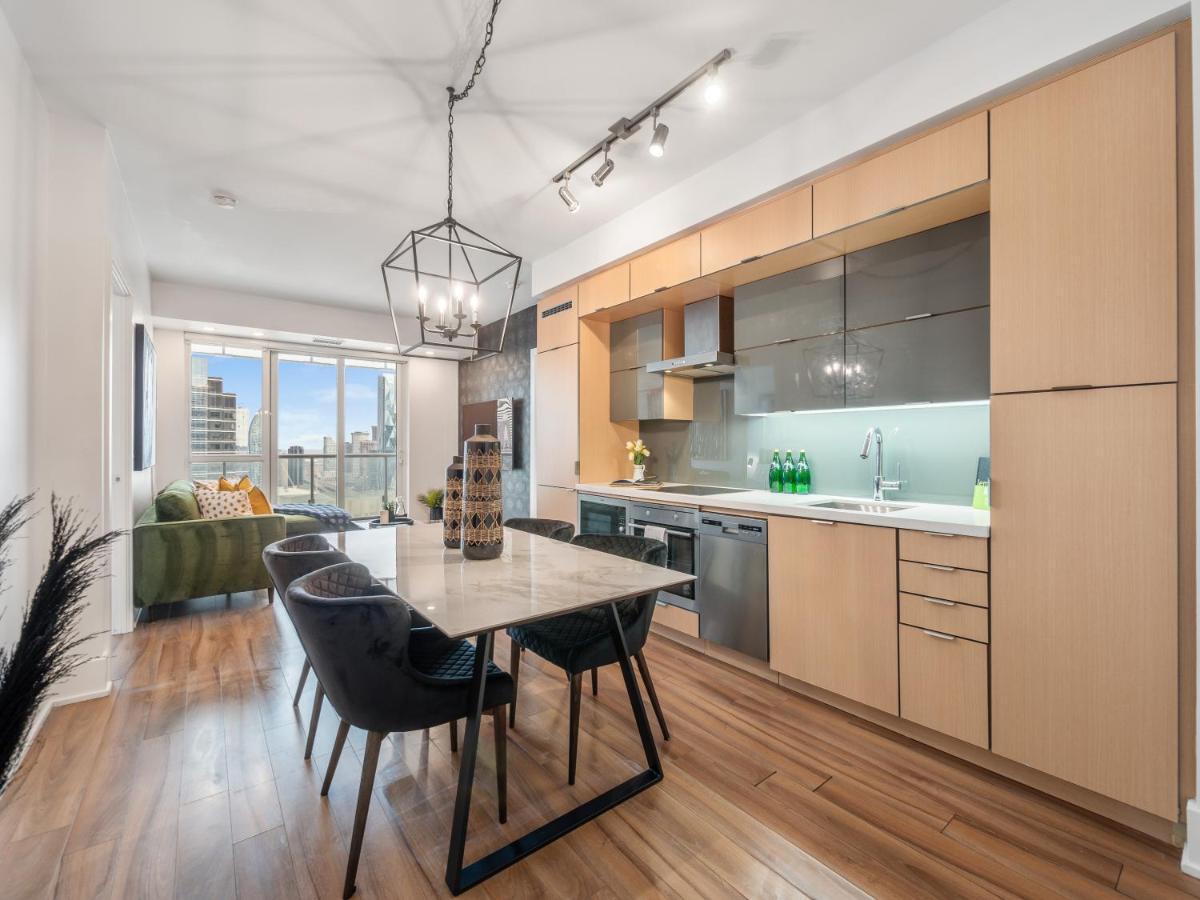Designer 2br + Study Condo, Ed - Cn Tower View *