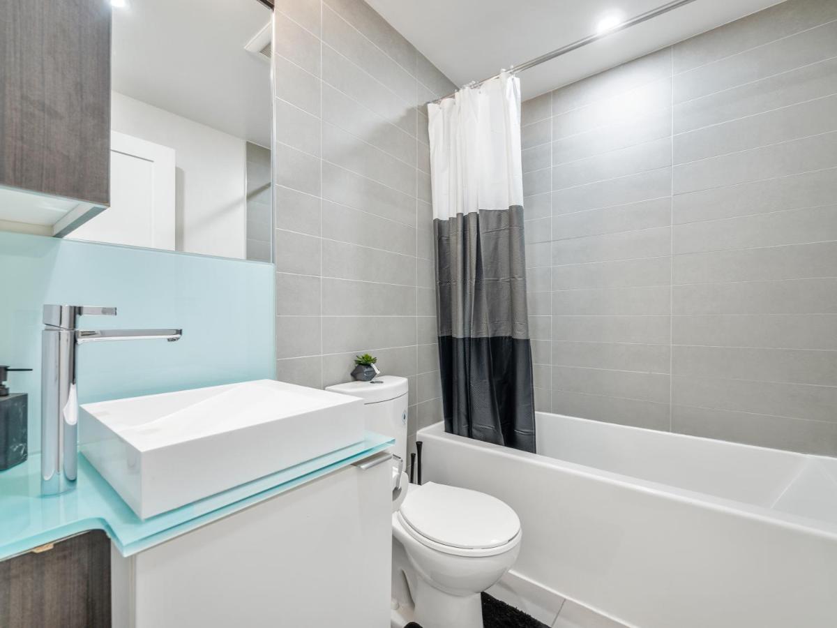 Designer 2br + Study Condo, Ed - Cn Tower View