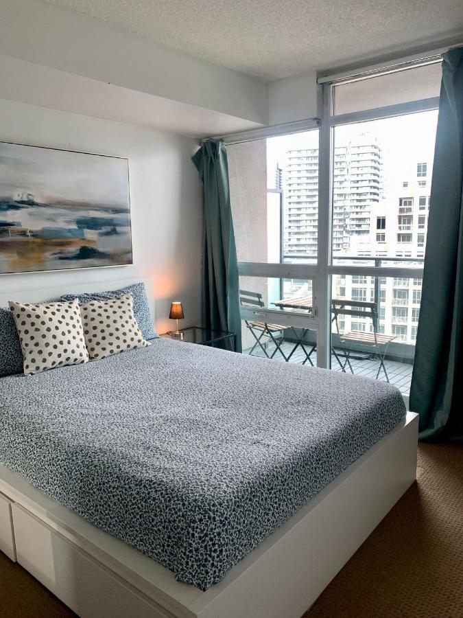 Downtown 2 Bedroom Families Only Sleeps 5 *