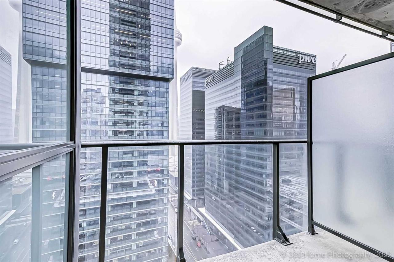 Prime Location - Stunning 2-bdrm * Toronto