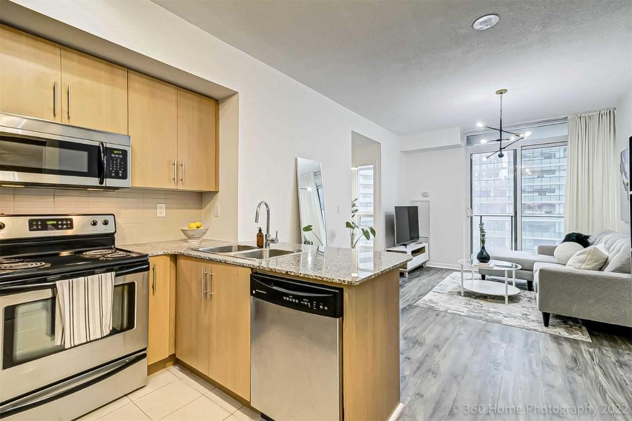 Apartment Prime Location - Stunning 2-bdrm *
