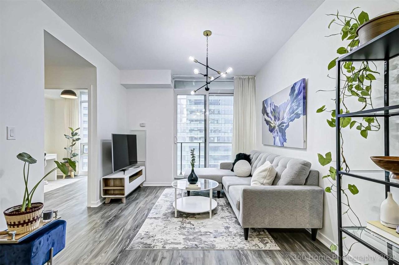 Prime Location - Stunning 2-bdrm Toronto