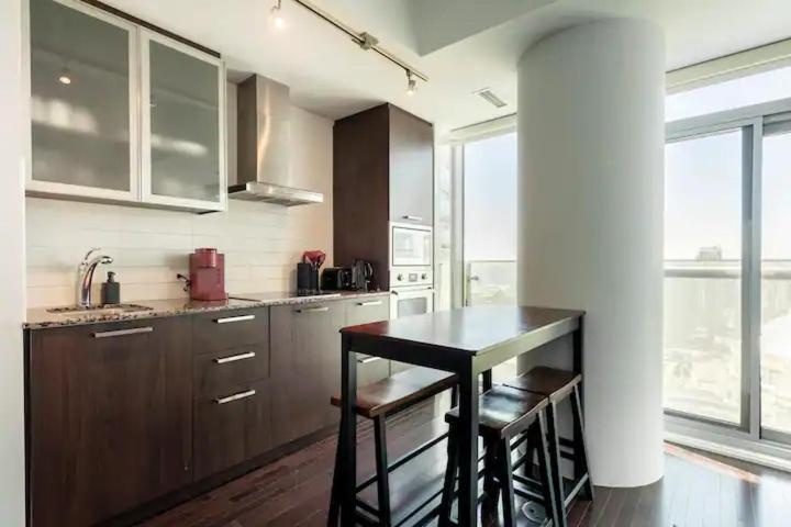 Luxury View & View - One Free Parking Apartment *