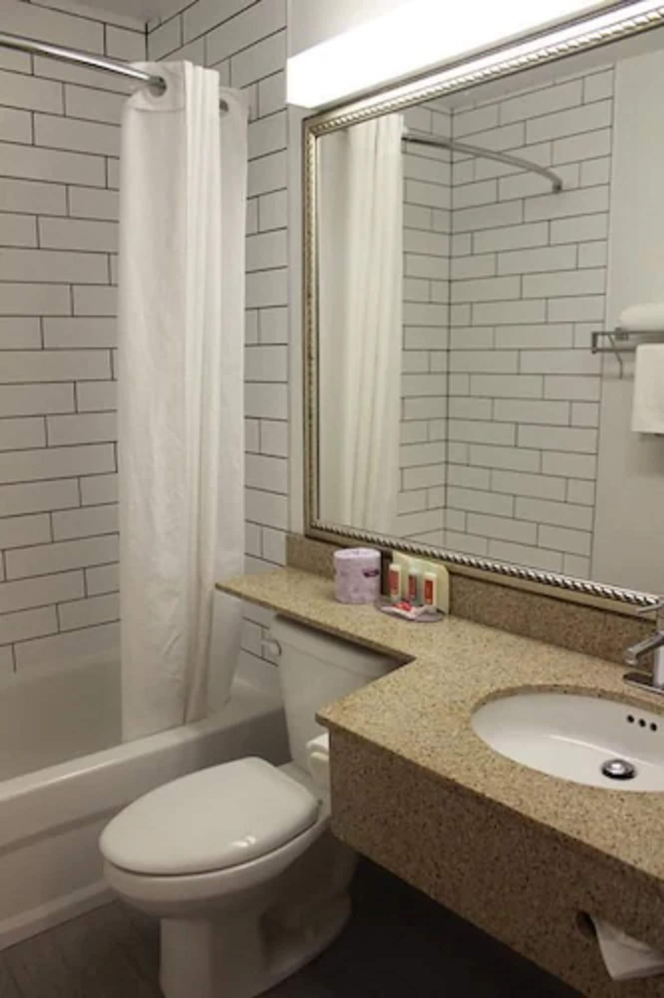 Hotel Econo & Downtown 2*
