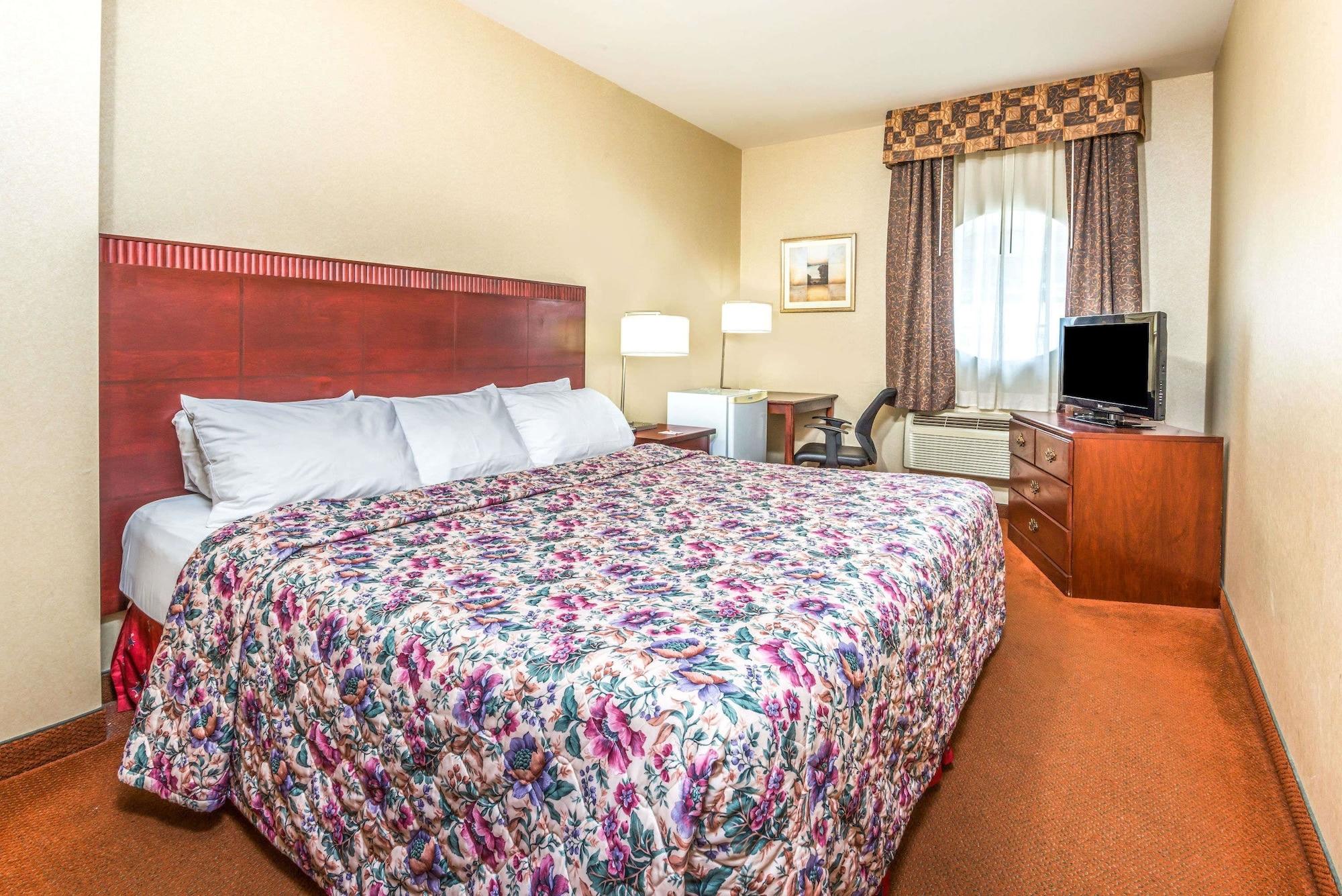 Hotel Howard Johnson By Wyndham Downtown West *