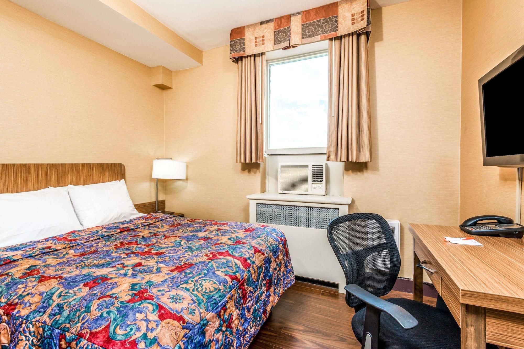 Howard Johnson By Wyndham Downtown West Hotel Toronto