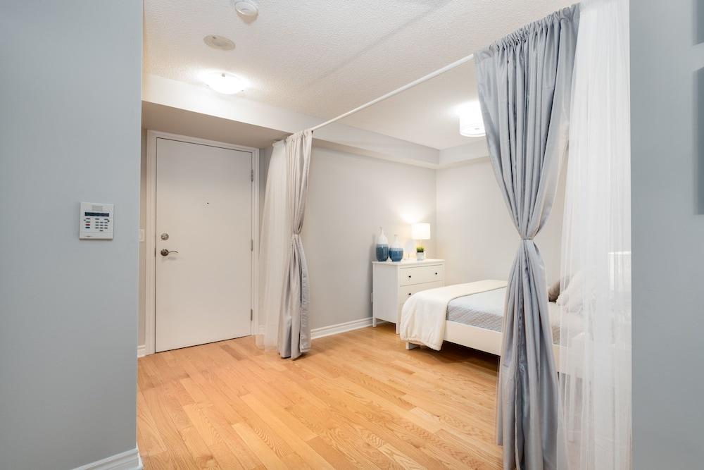 Apartment Applewood - 1 Bdrm Wellington West Toronto
