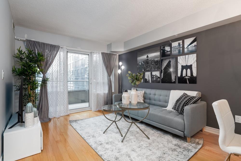 Applewood - 1 Bdrm Wellington West