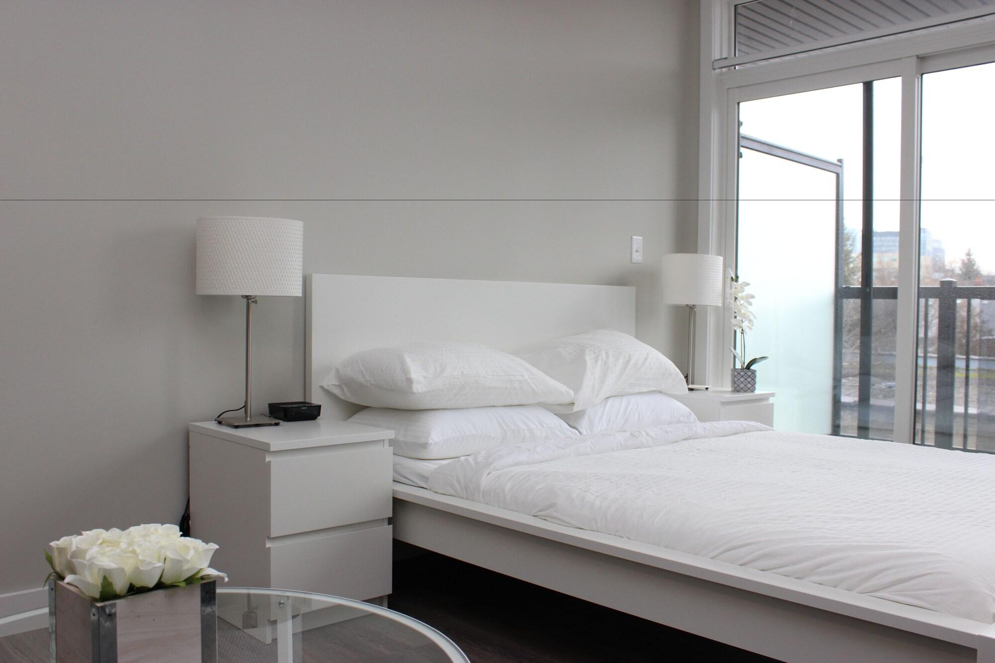 Apartment Atlas Suites- Furnished Apartments-College Street, Toronto *