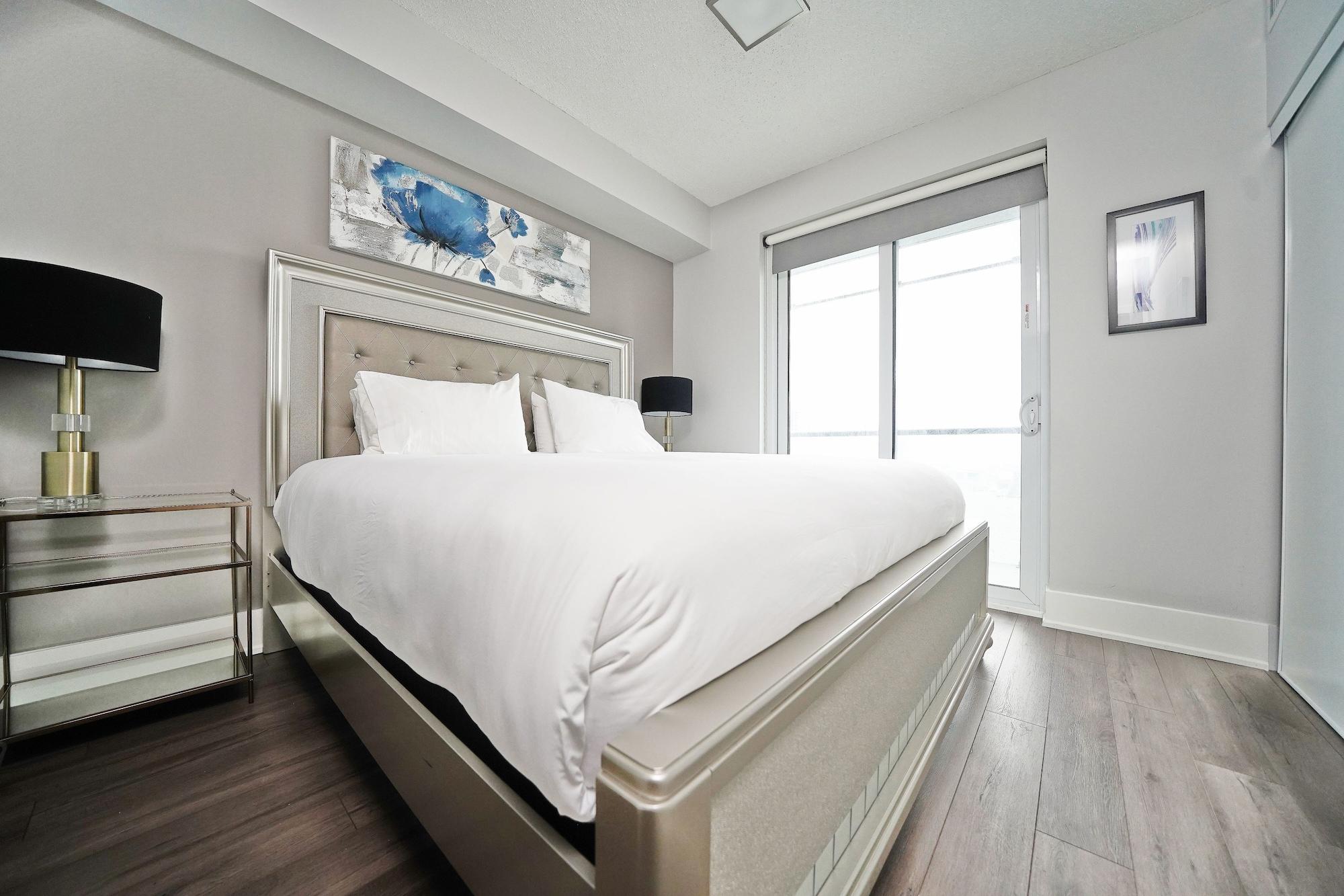Grand Royal Condos - Cn Tower Toronto