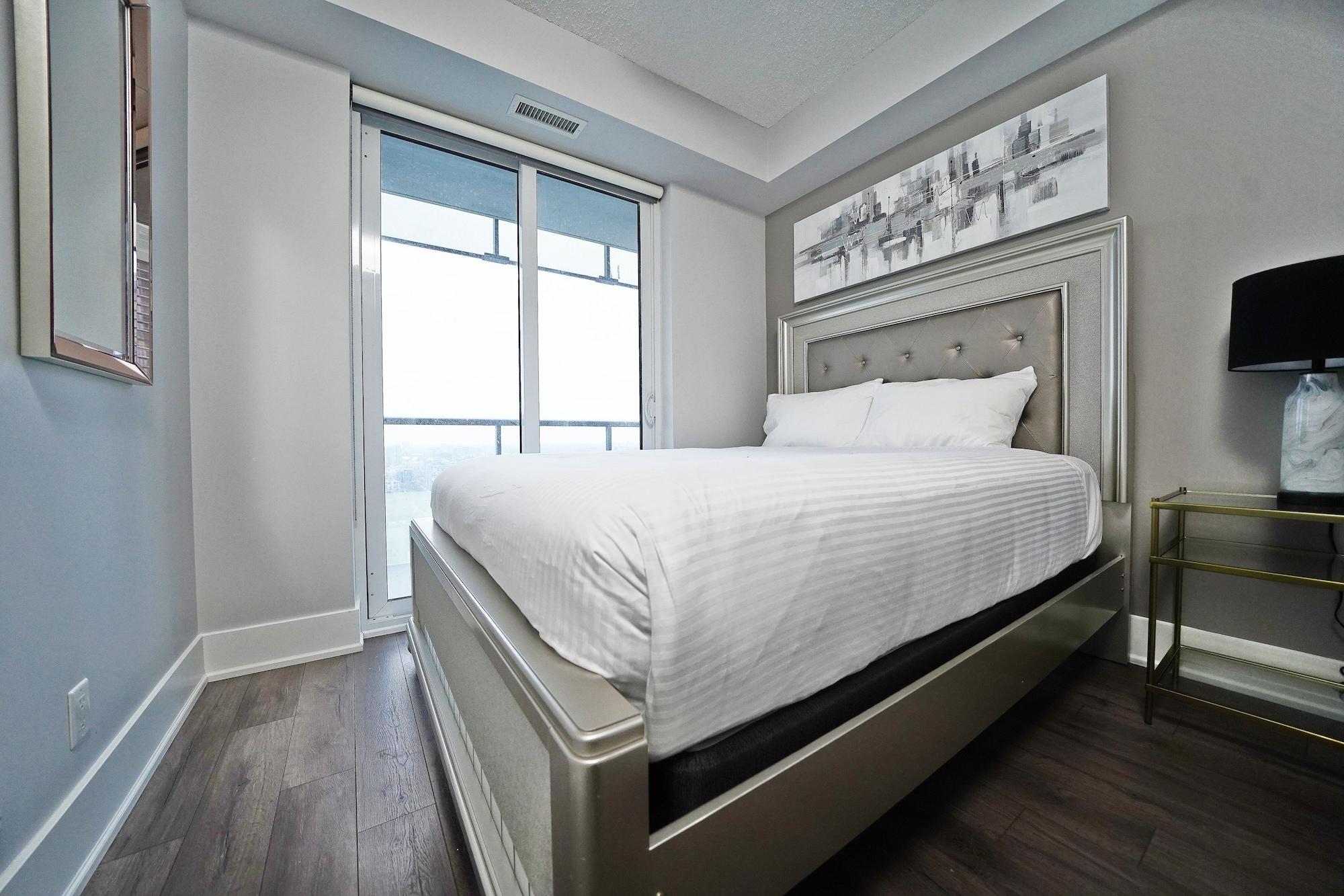 Grand Royal Condos - Cn Tower Apartment
