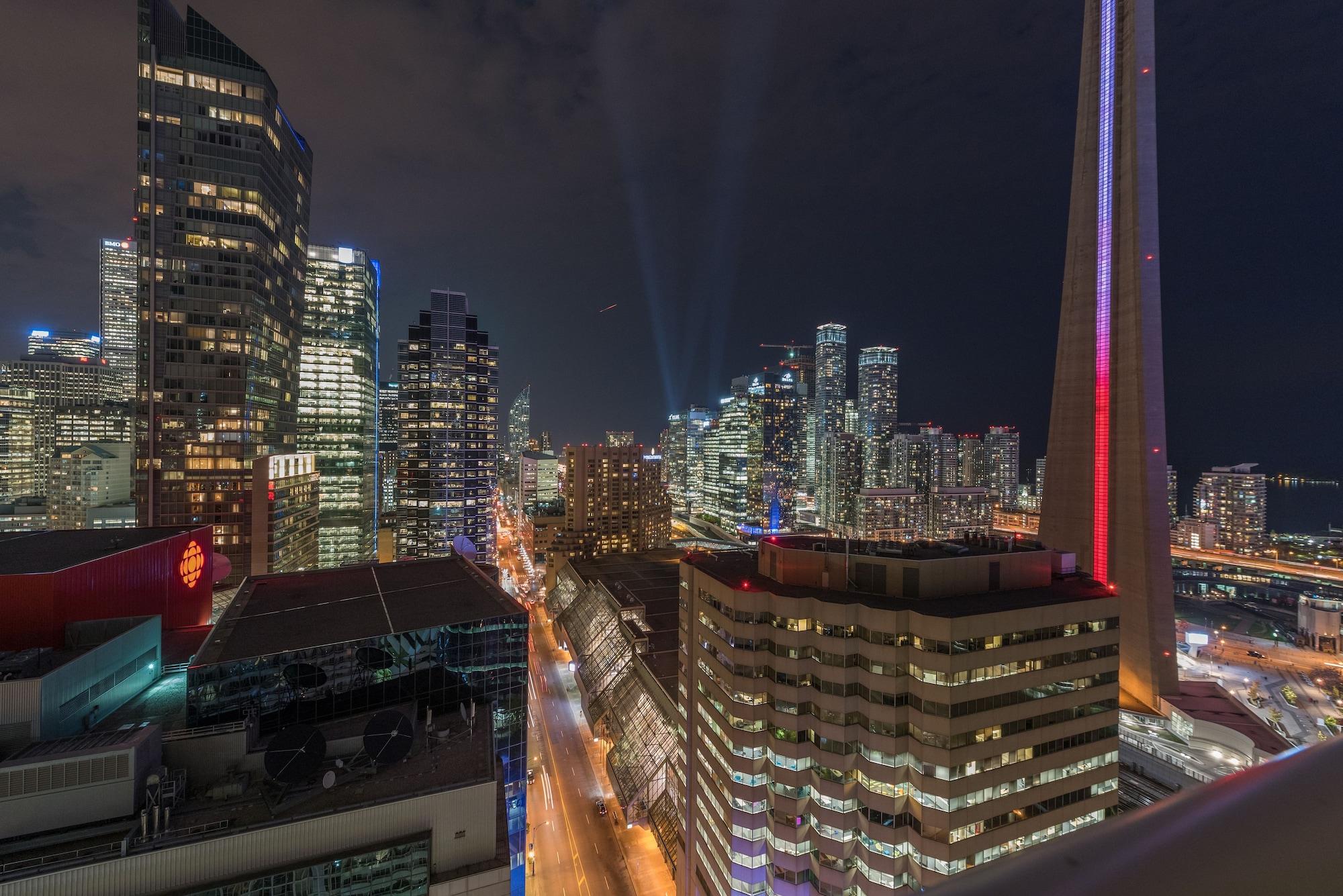 Grand Royal Condos - Cn Tower