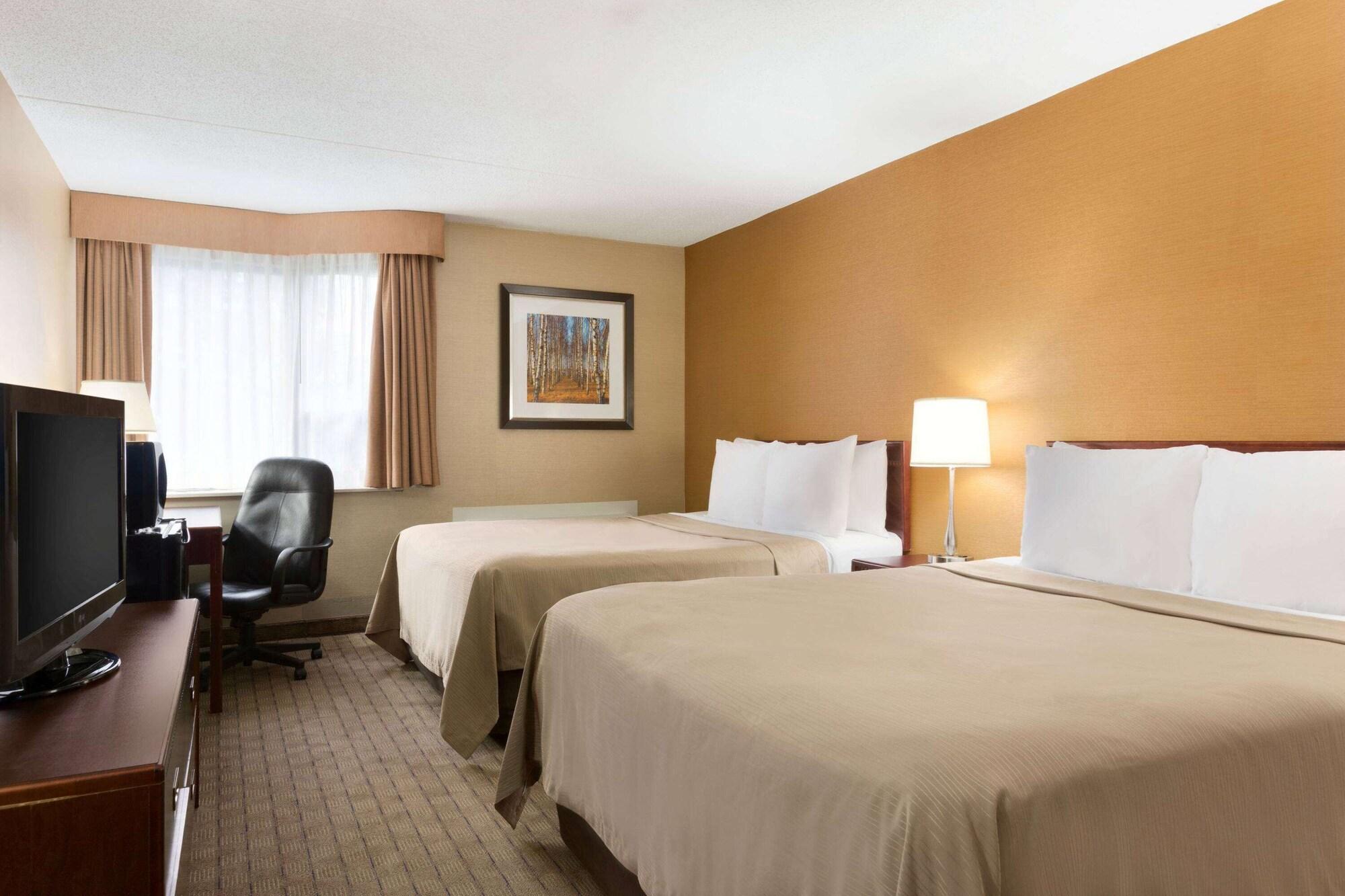 Travelodge By Wyndham East Hotel