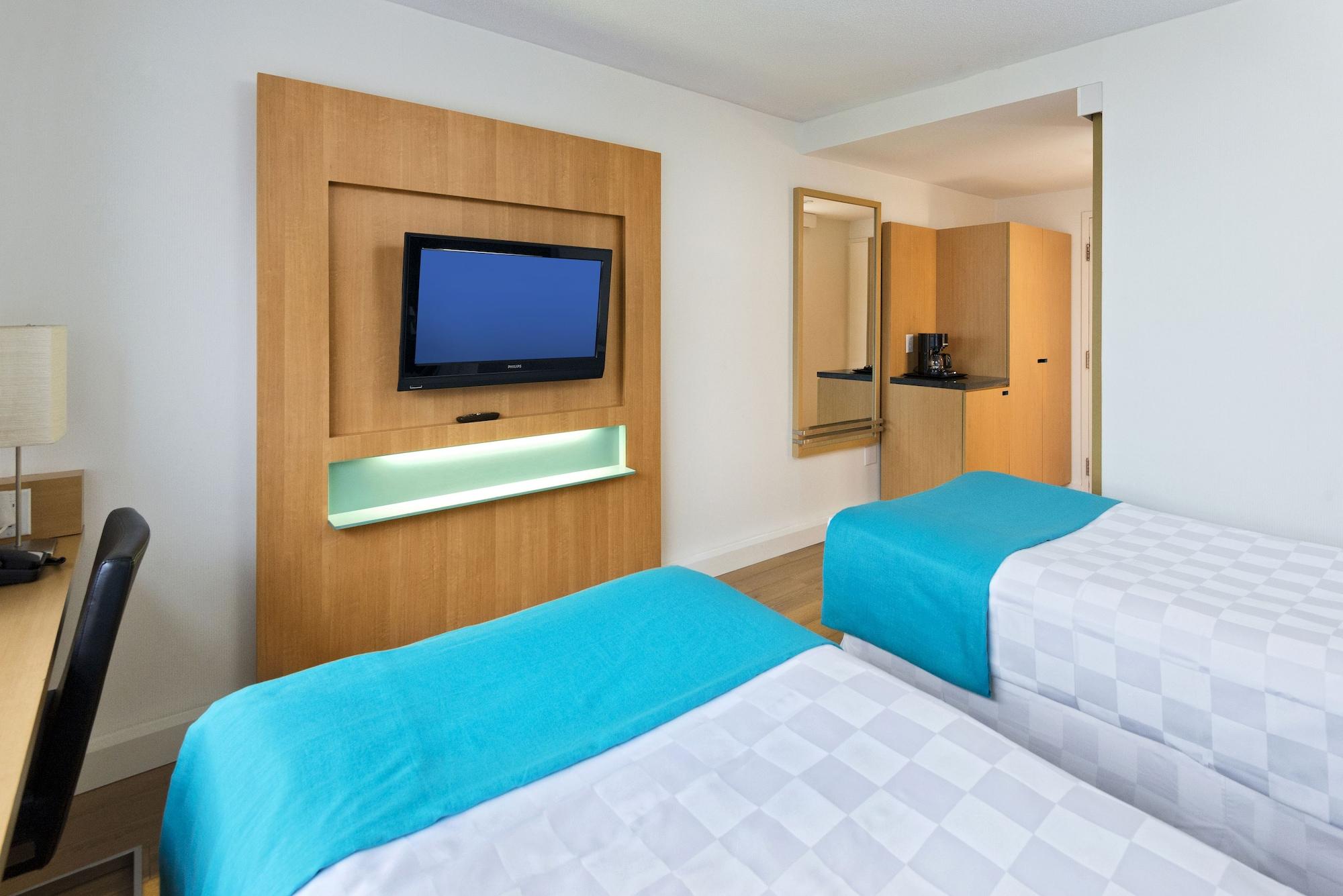 Bond Place 3*