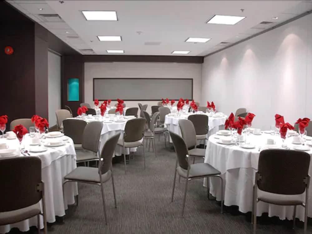 Bond Place Hotel