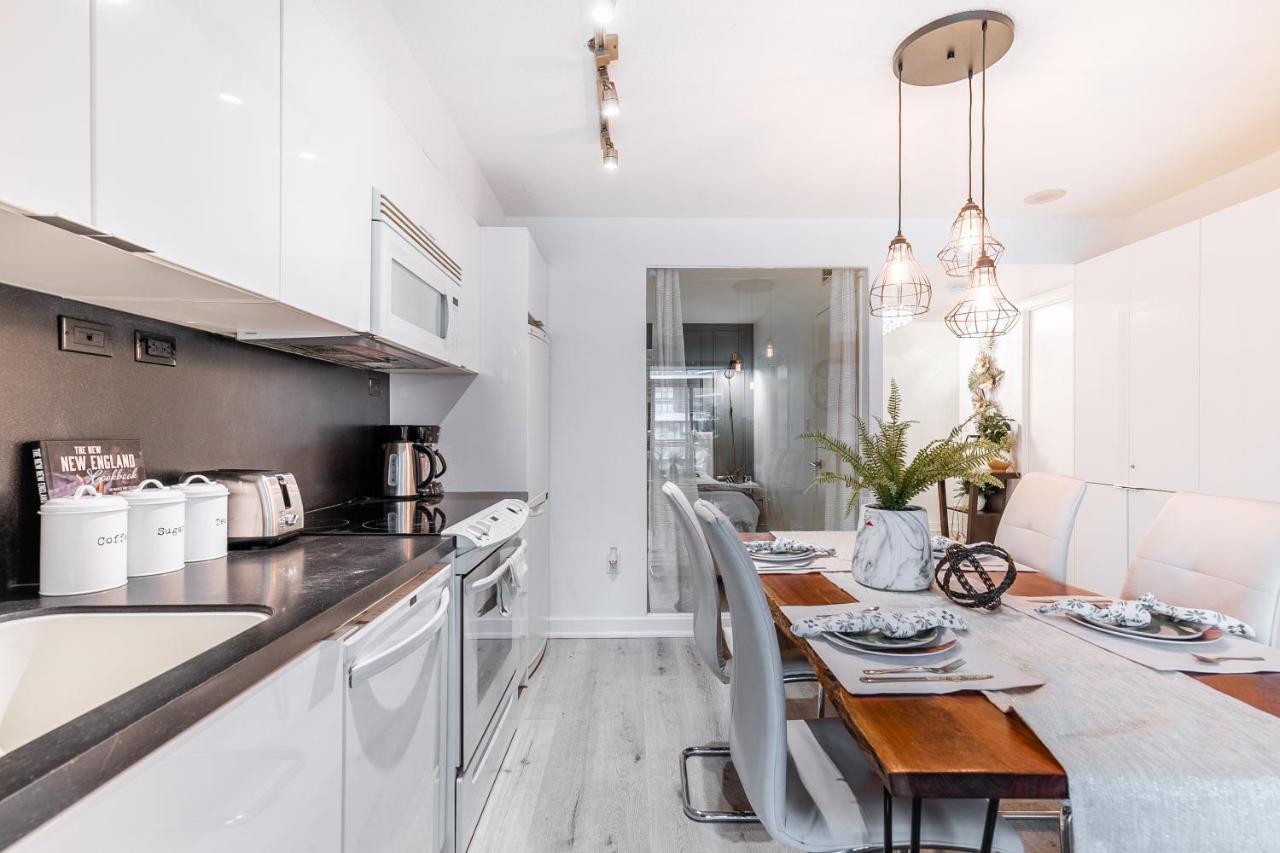 Luxury 2br Downtown W/ Cn Tower View Toronto