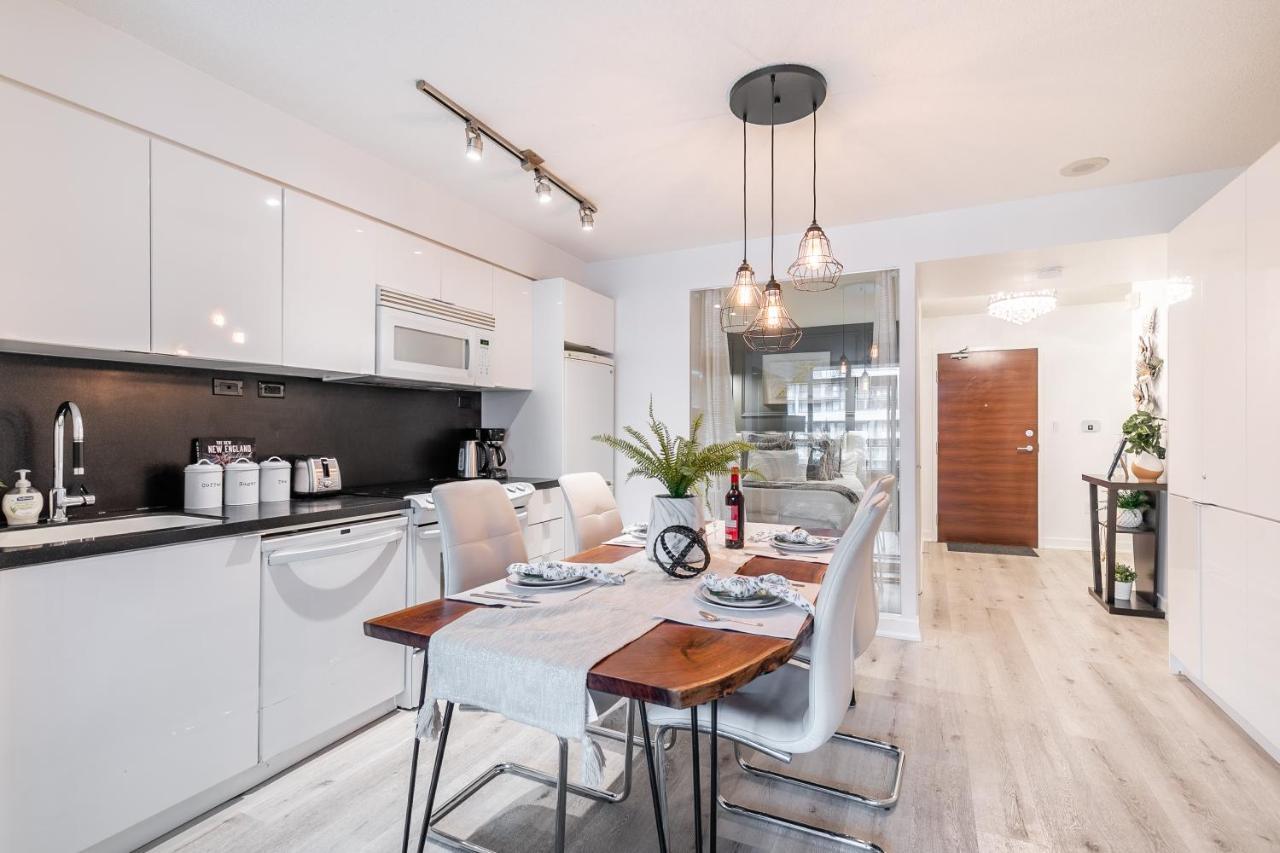 Luxury 2br Downtown W/ Cn Tower View Toronto