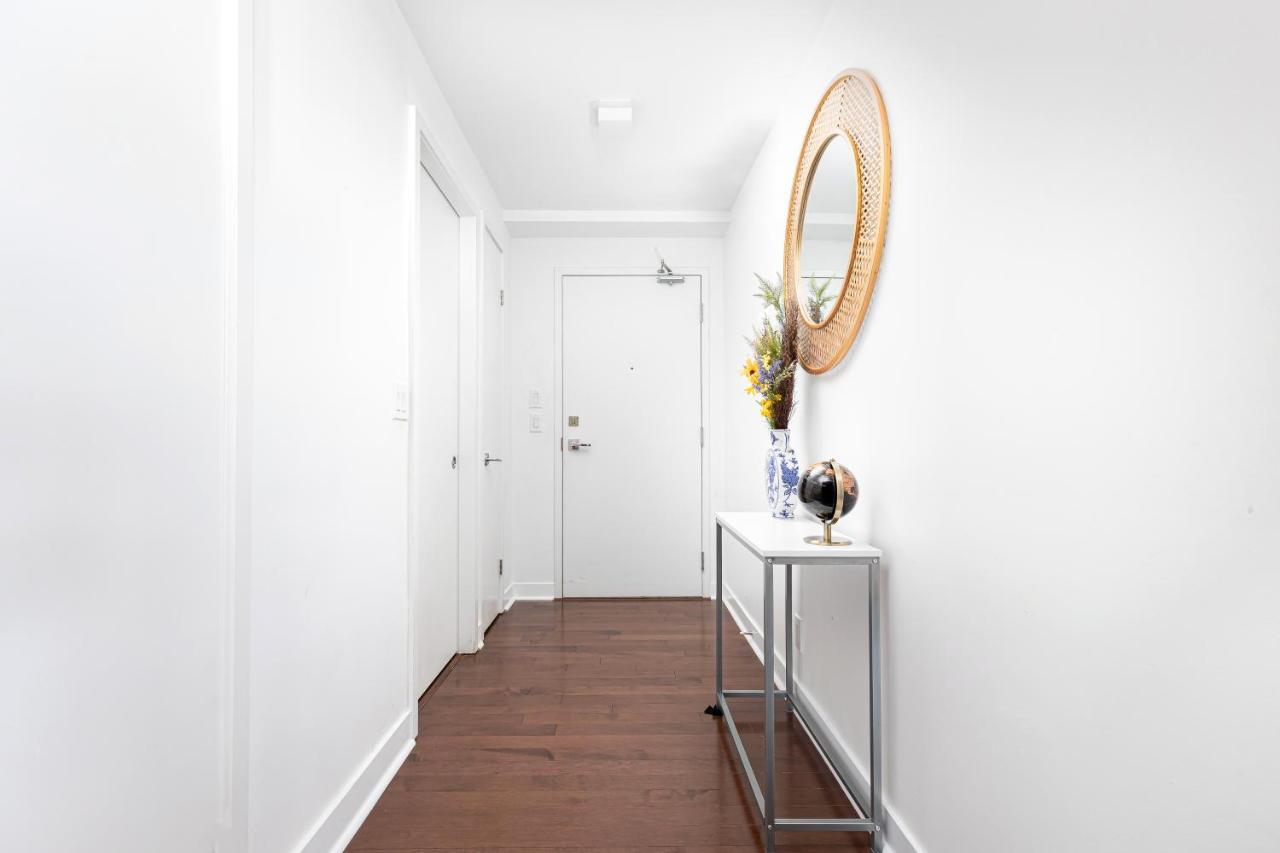 Luxury Downtown Near Cn Tower With Parking