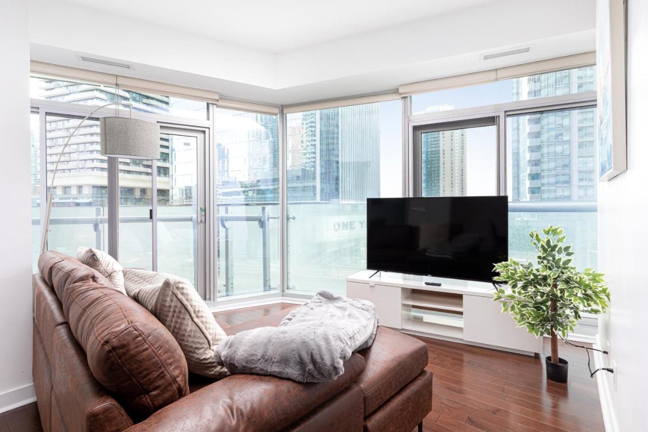Luxury Downtown Near Cn Tower With Parking