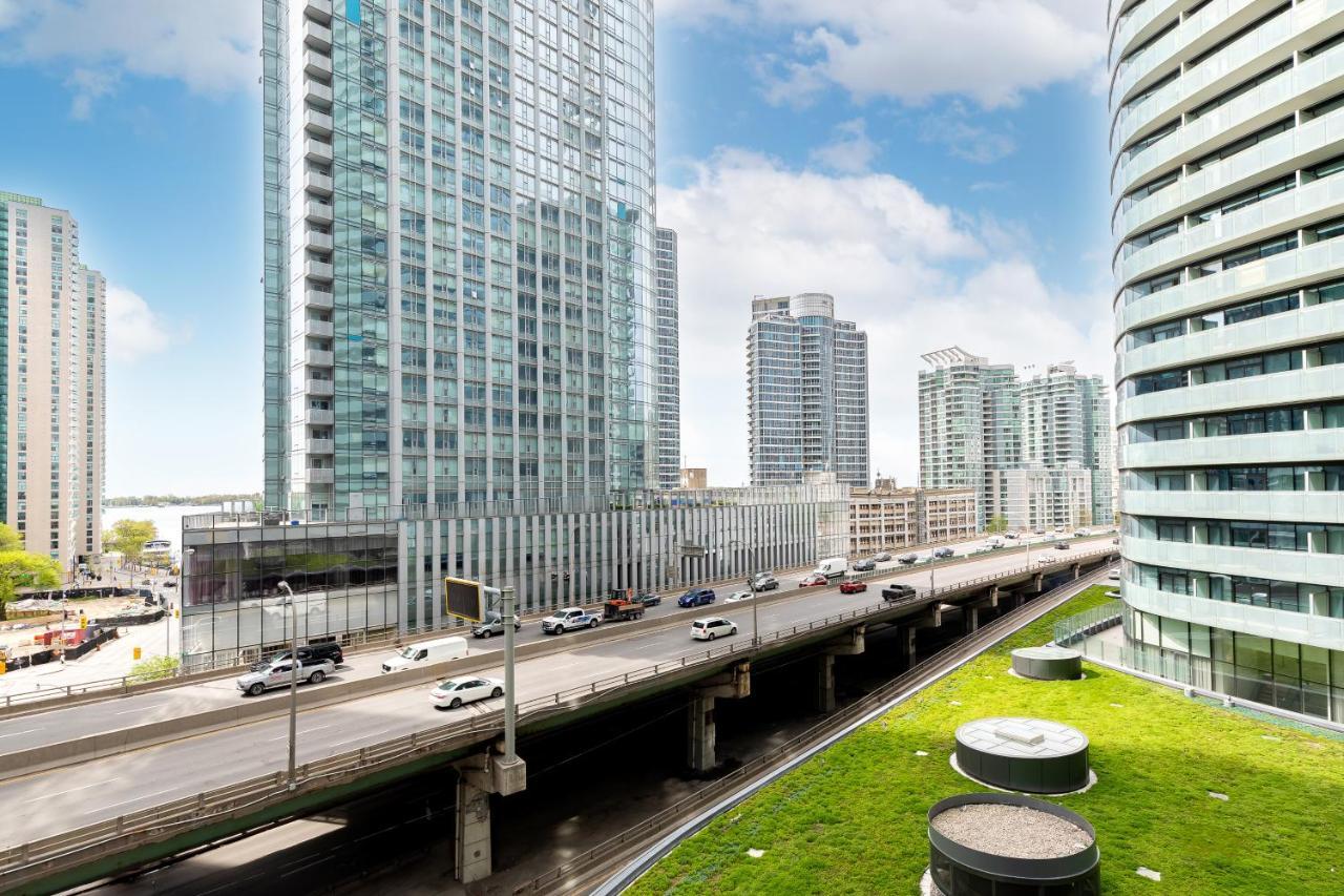 Luxury Downtown Near Cn Tower With Parking Apartment